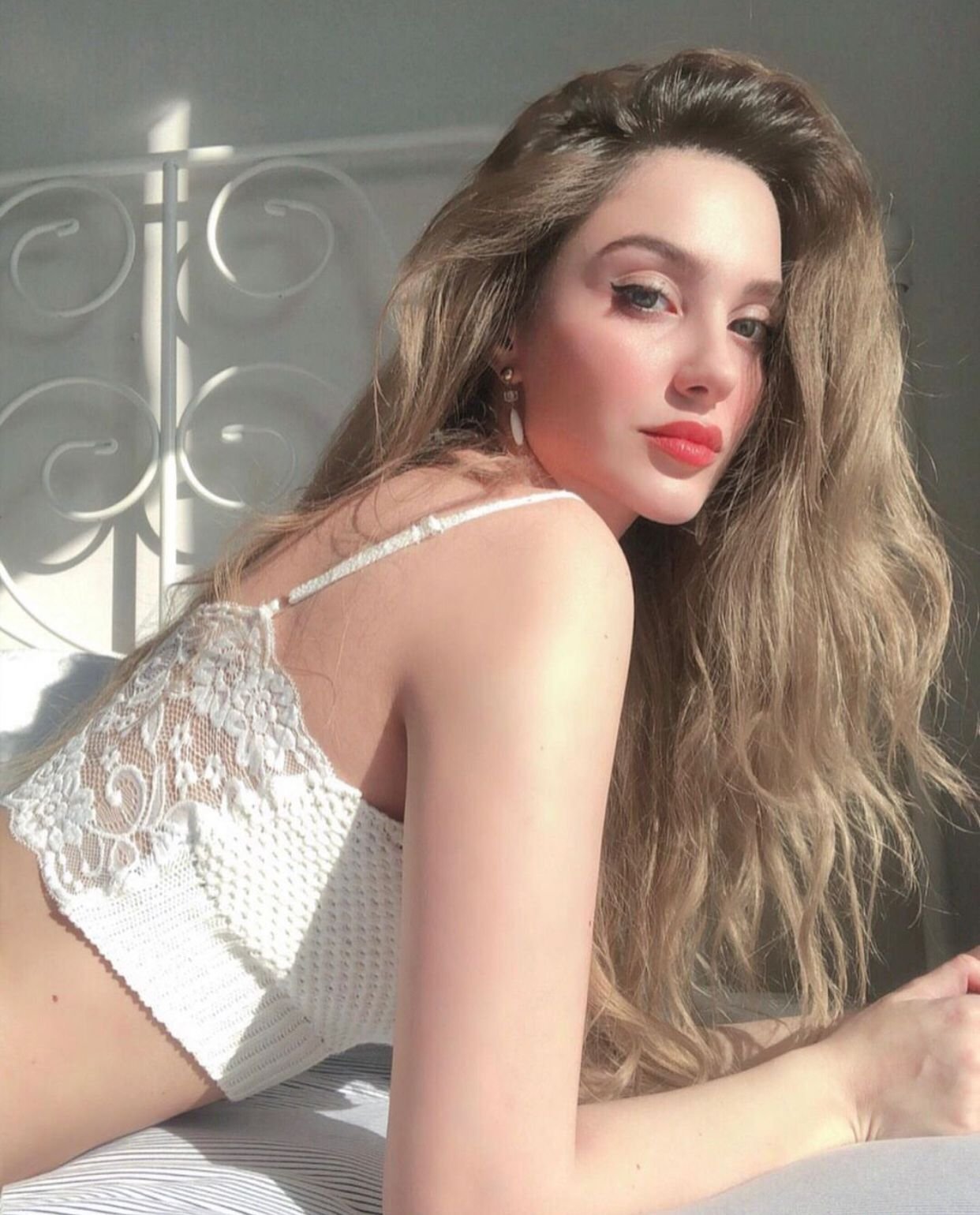 Bayraklı Başarıya Odaklanmış Kadın Escort Bayan Beril